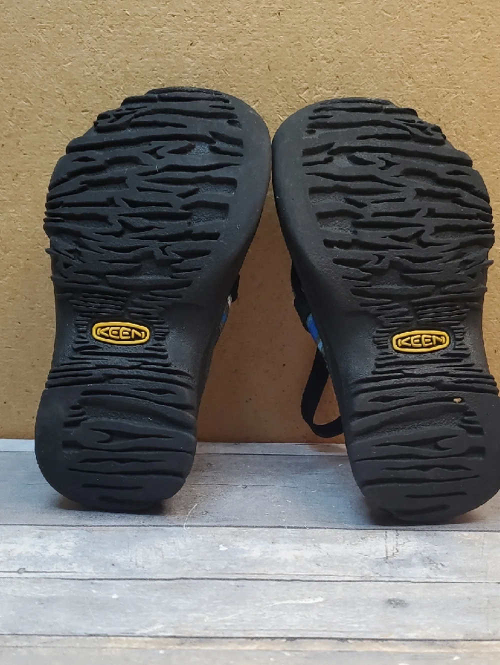 Keen Black Waimea Sandals with Blue, Green & Brown Striped Straps Size 9/16 cm